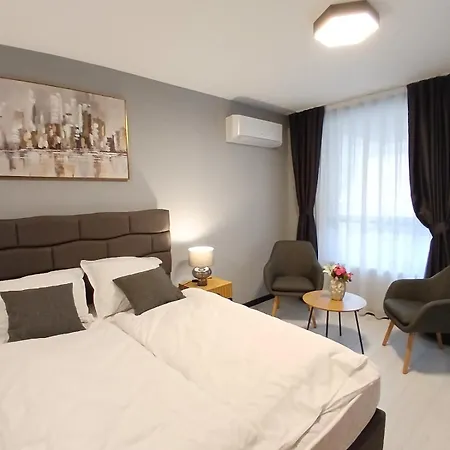 Danaya מלון דירות